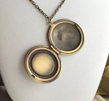 Load image into Gallery viewer, Birthstone Locket Necklace Flower Locket Birthstone Jewelry Personalized Gift for Her