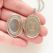 Load image into Gallery viewer, Rose Locket Cameo Necklace / Silver Keepsake Photo Pendant Victorian Lover Gift Vintage Style Bridesmaids Wedding Gift for Mom for Her
