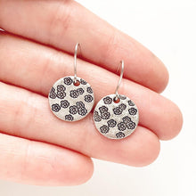 Load image into Gallery viewer, Simple Floral Disk Earrings Silver Flower Earrings